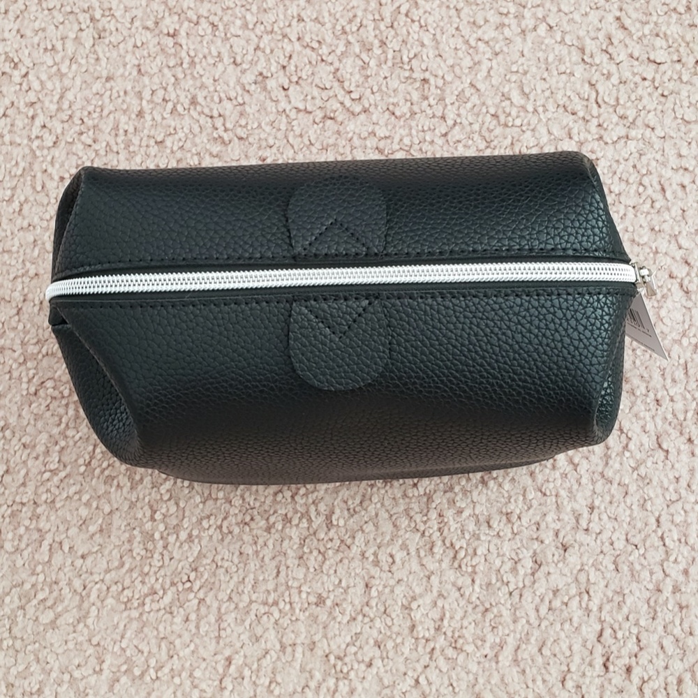 NWT Macy's Black Dopp Kit Toiletries Travel Bag with Top Detail and Zipper - Picture 16 of 16